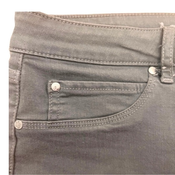 Articles of Society Madre Frayed Denim 3” Jean Shorts in Pompano/Olive Green - Picture 3 of 12